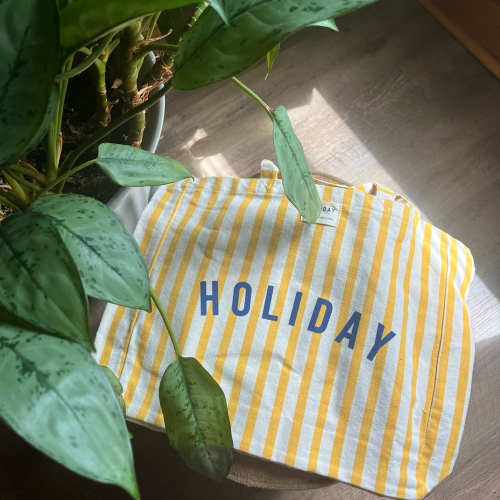 Sezane Holiday Tote: FREE with purchase of additional item